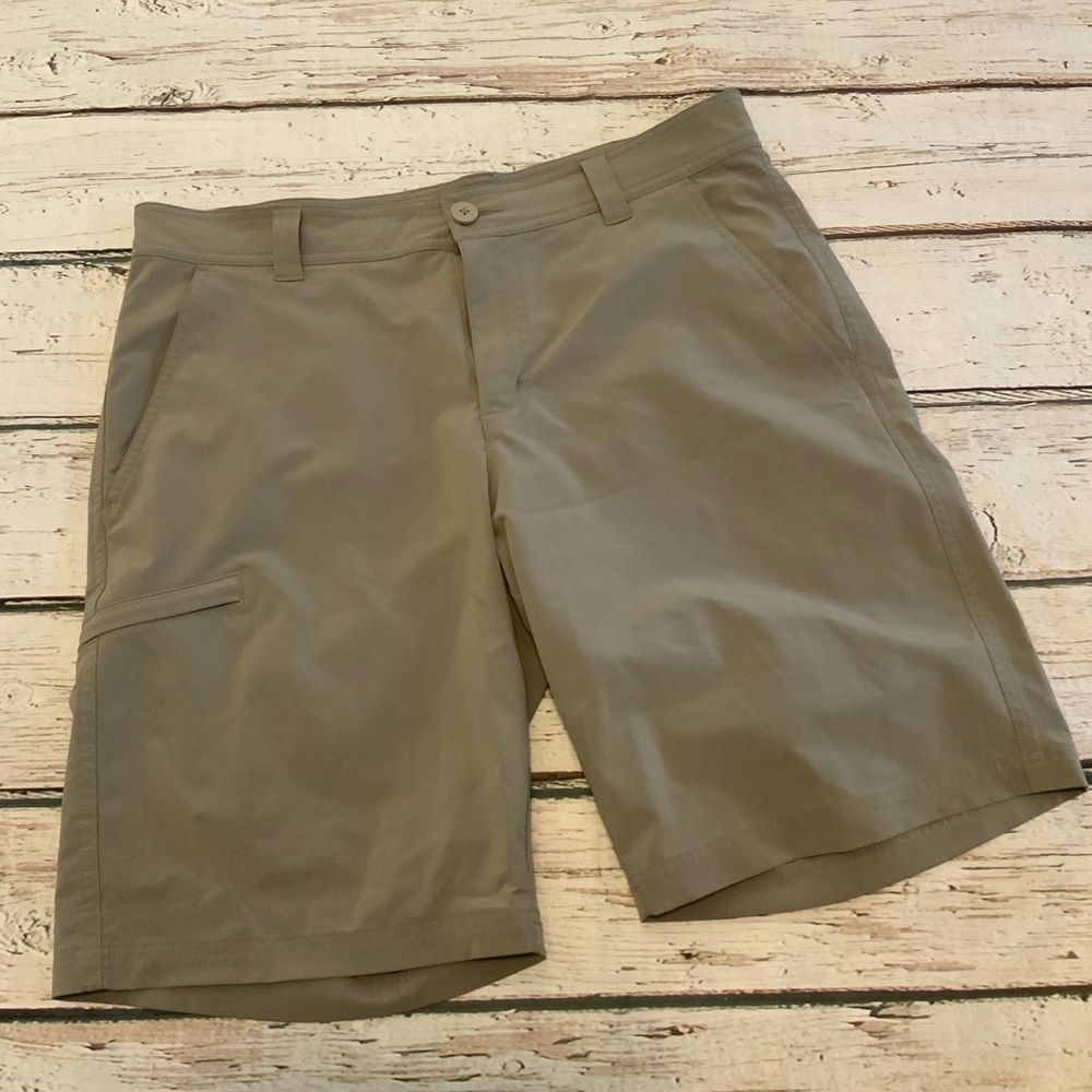 Columbia Shorts Omni Shield Beige Mens Size 34